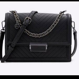 Laisbyyx Crossbody Bag w/ Chain Hand Strap  6x8x2 1/4